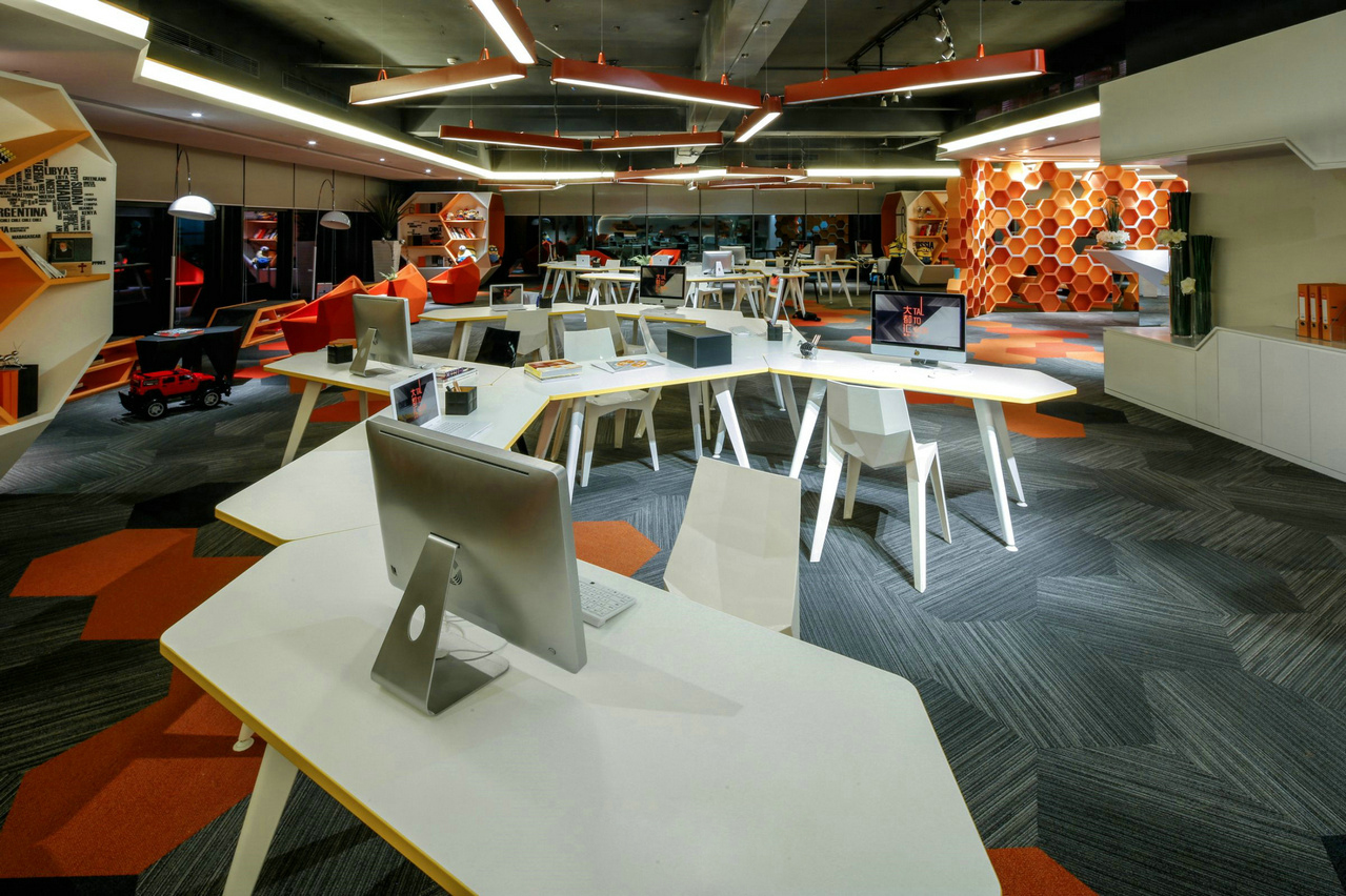 普陀區(qū)120平廣告公司辦公室裝修設(shè)計-第4張圖片-上海古都建筑設(shè)計集團(tuán)