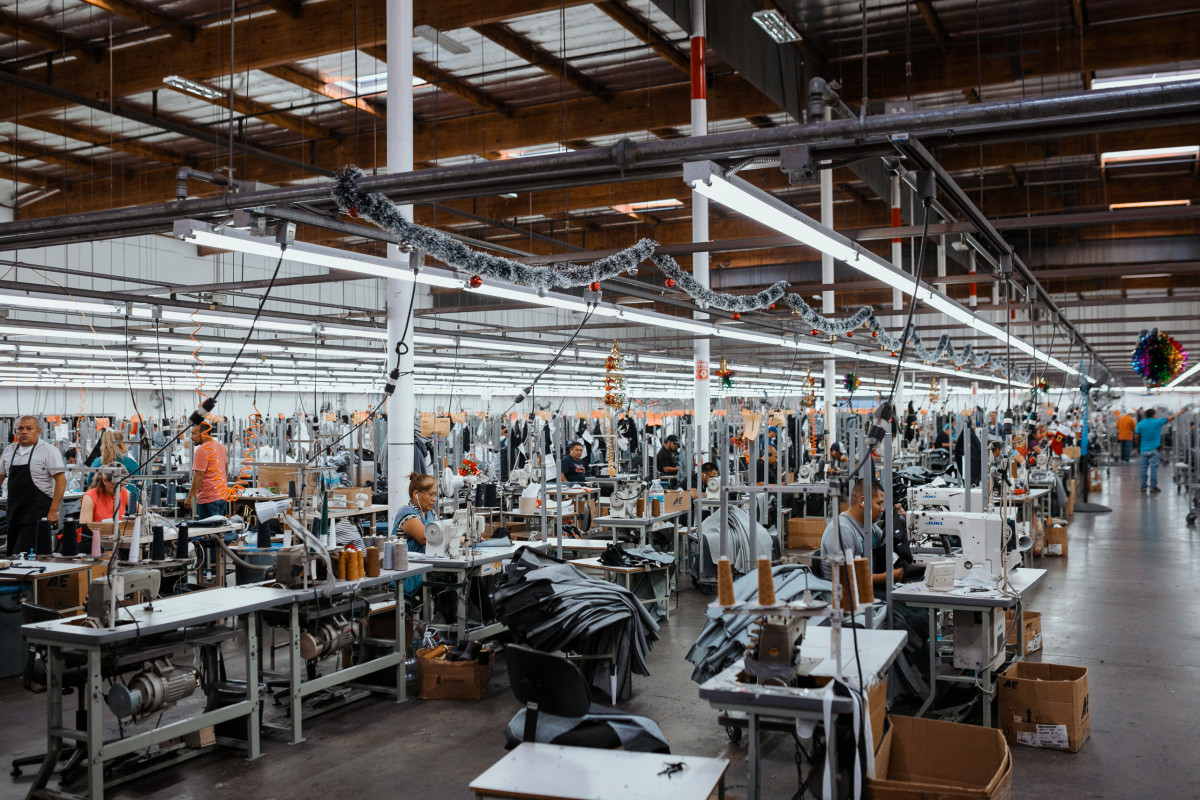 大型服裝生產(chǎn)車(chē)間裝修設(shè)計(jì)-第2張圖片-上海古都建筑設(shè)計(jì)集團(tuán)