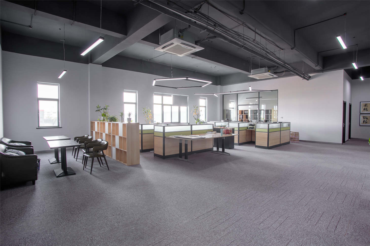 工裝建筑公司辦公室裝修設(shè)計-第2張圖片-上海古都建筑設(shè)計集團